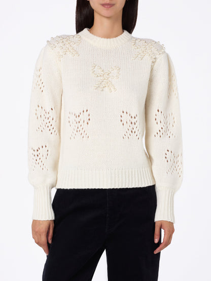 Woman white sweater Bloom with pearl-like beads